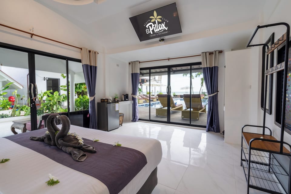 Deluxe Bungalow, 1 King Bed, Terrace, Sea Facing | Premium bedding, individually decorated, individually furnished