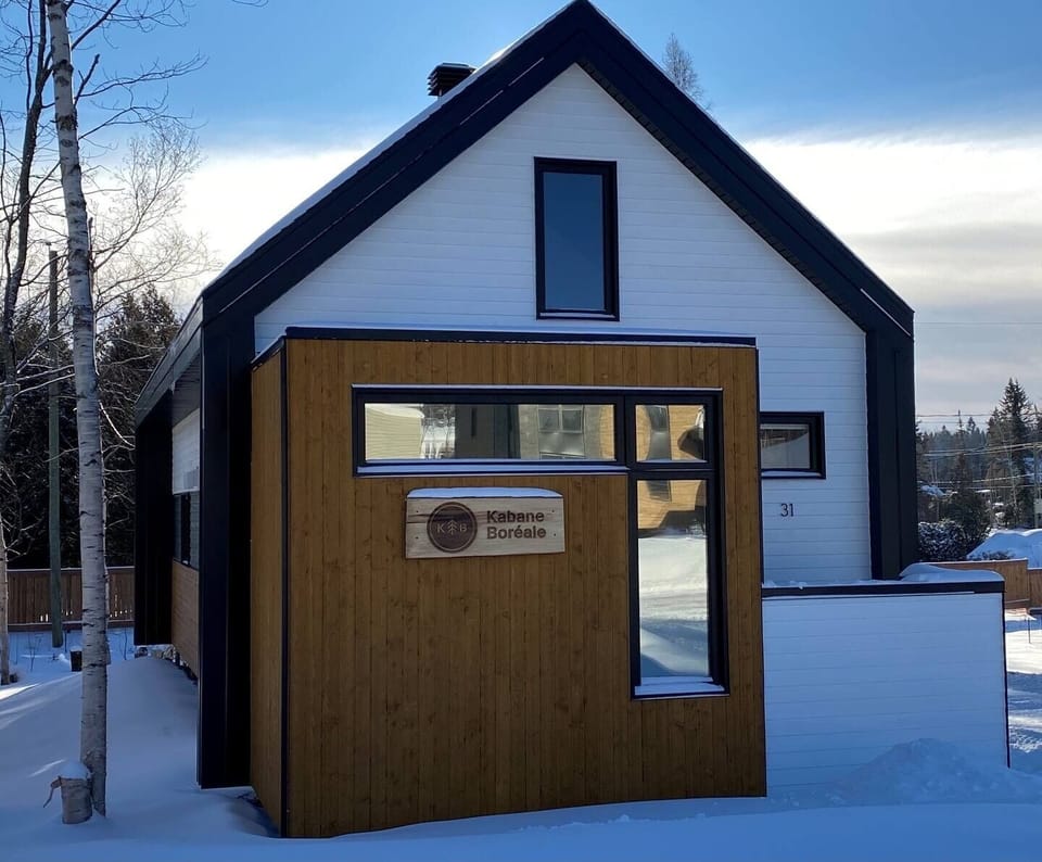 View of the outside of the cottage during winter (1)