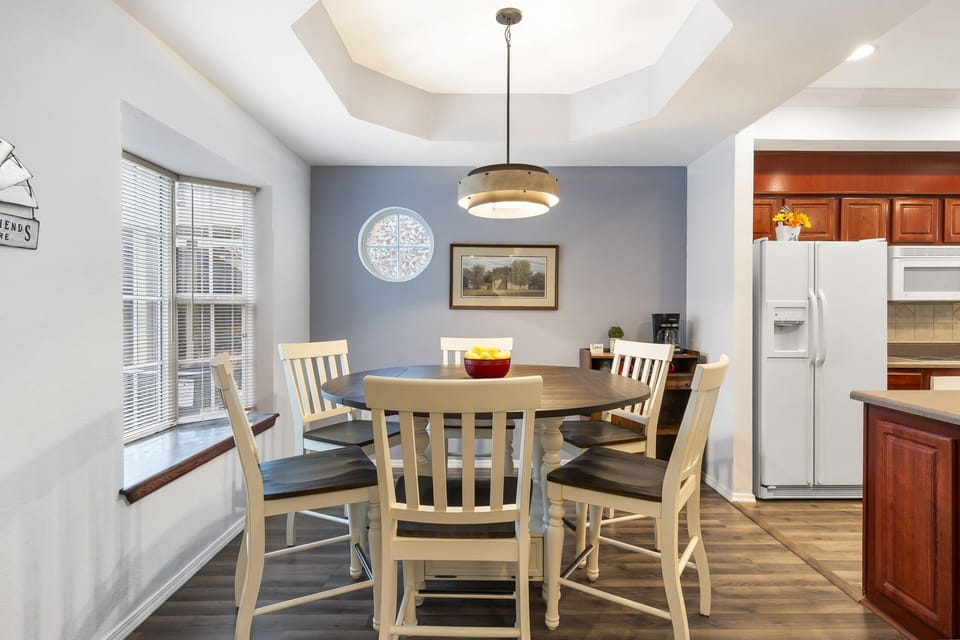 Dining Area With Seating For Six!