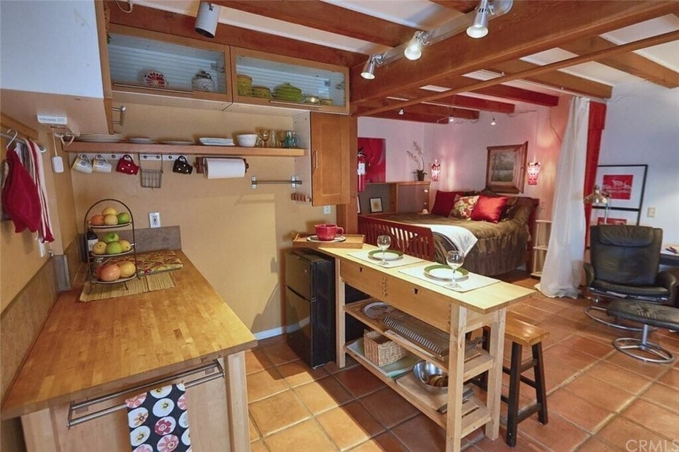 Cute little kitchen area with everything you need!