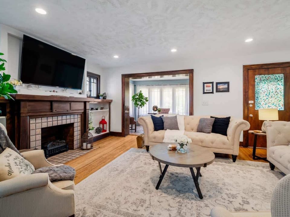 Inviting living room w/ TV, plush seating & warm wood floors for laid-back evenings
