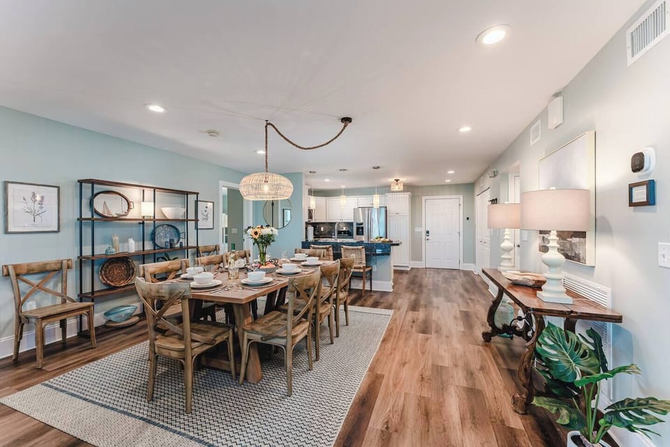Gather Around the Table with Family and Friends in SeaScape's Dining Area