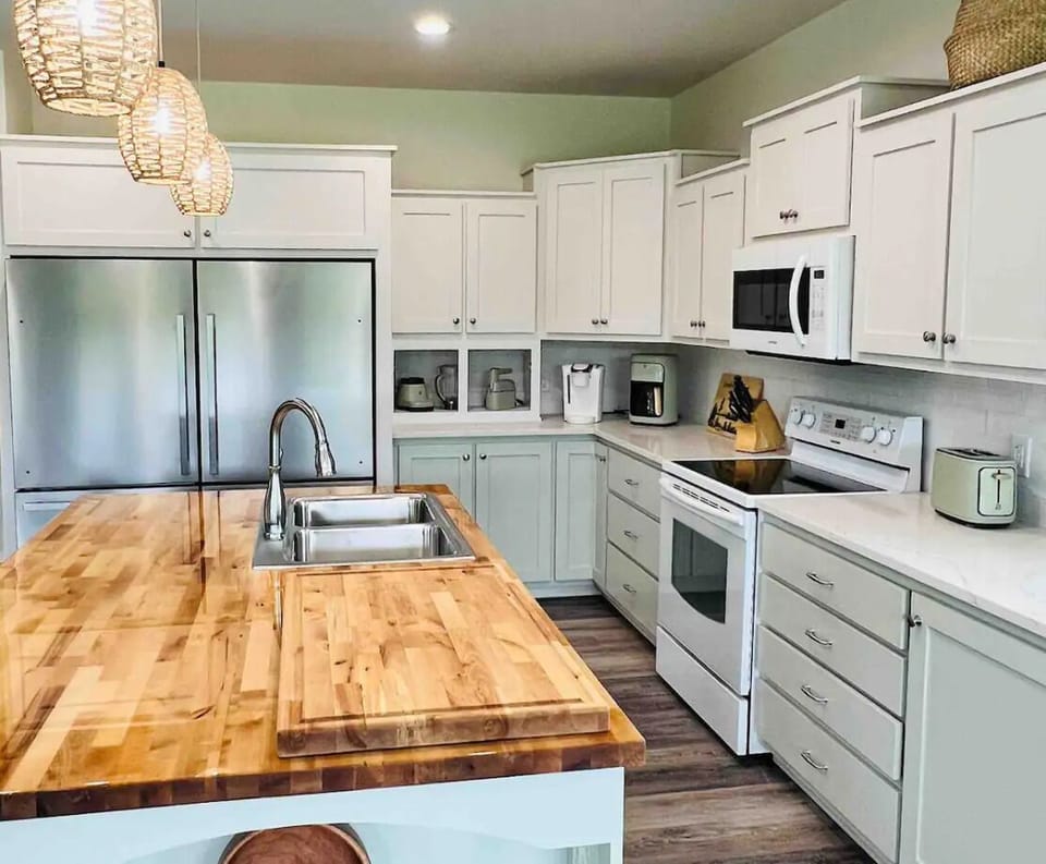 Fully stocked Kitchen
