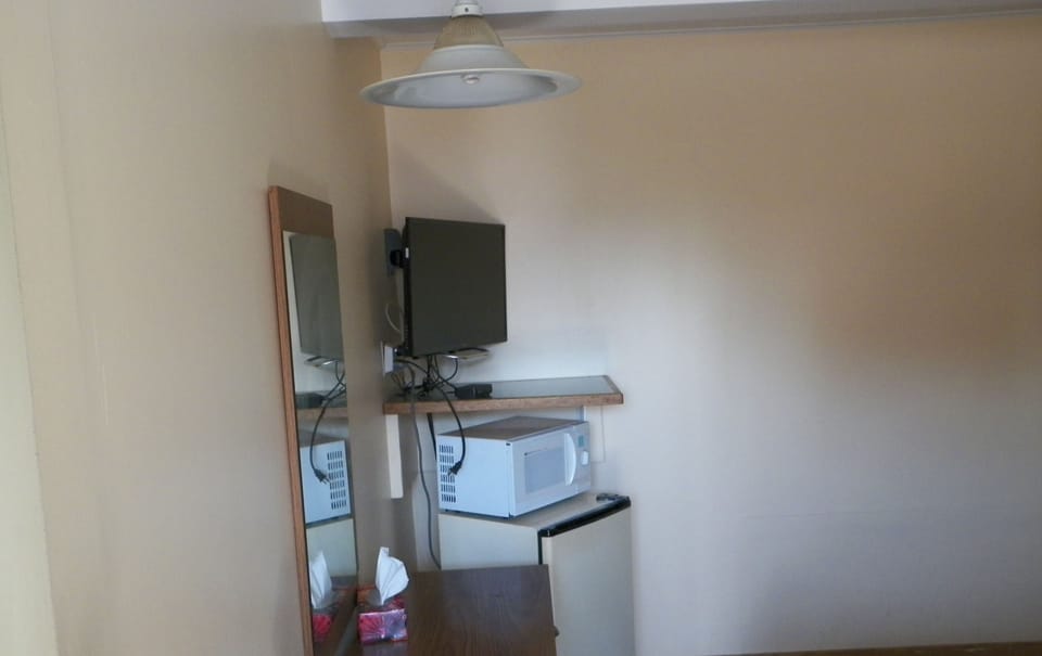 32-inch flat-screen TV with cable channels, TV
