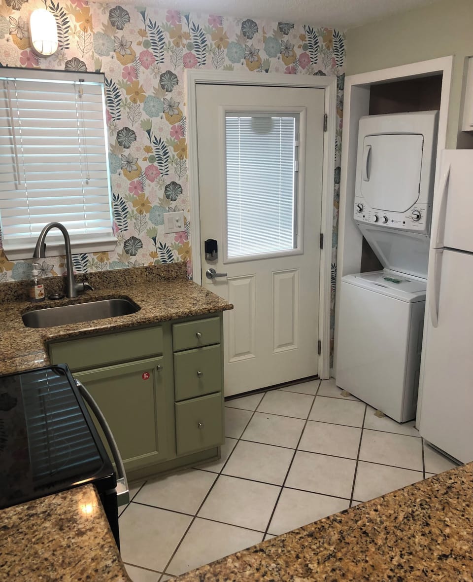Washer & dryer inside unit