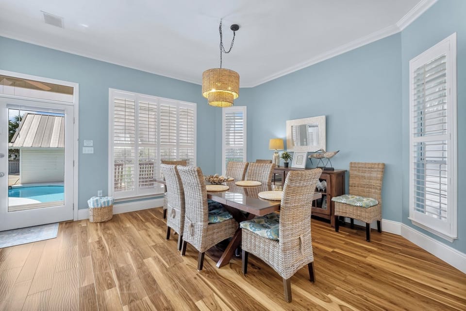 Dining area - Seats 8