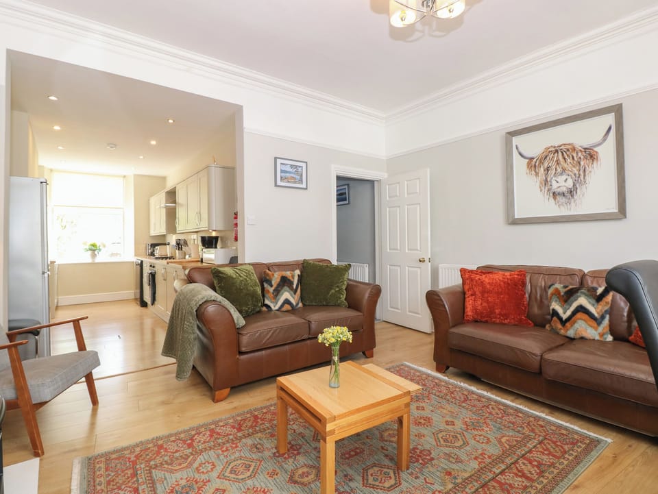 Cottage | Living area | Fireplace, DVD player