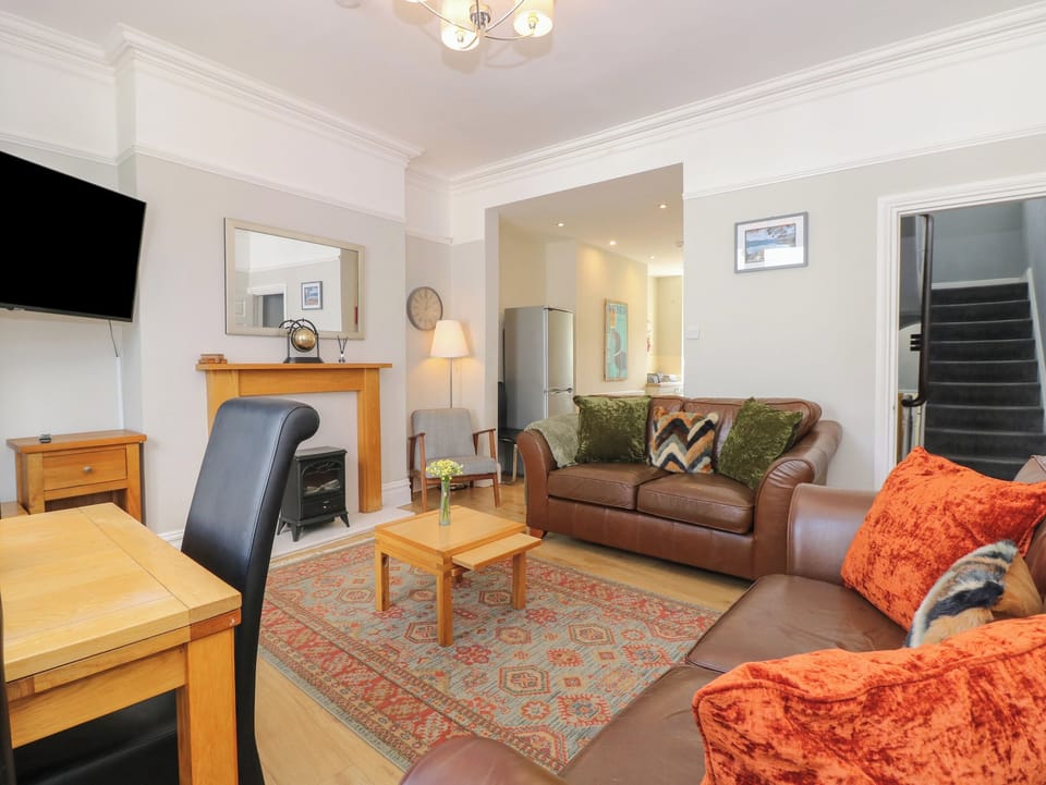 Cottage | Living area | Fireplace, DVD player