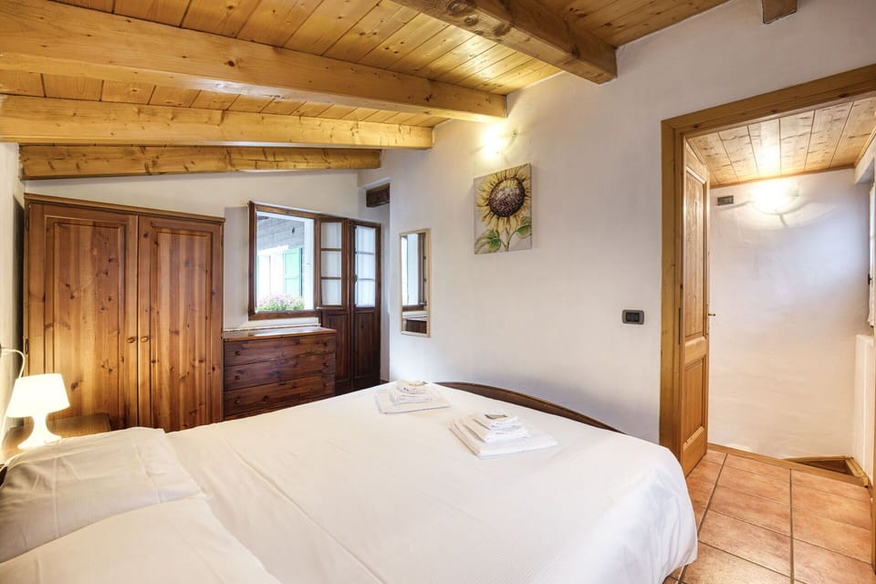 Property, Furniture, Comfort, Building, Wood, Interior Design, Architecture, Floor, Flooring