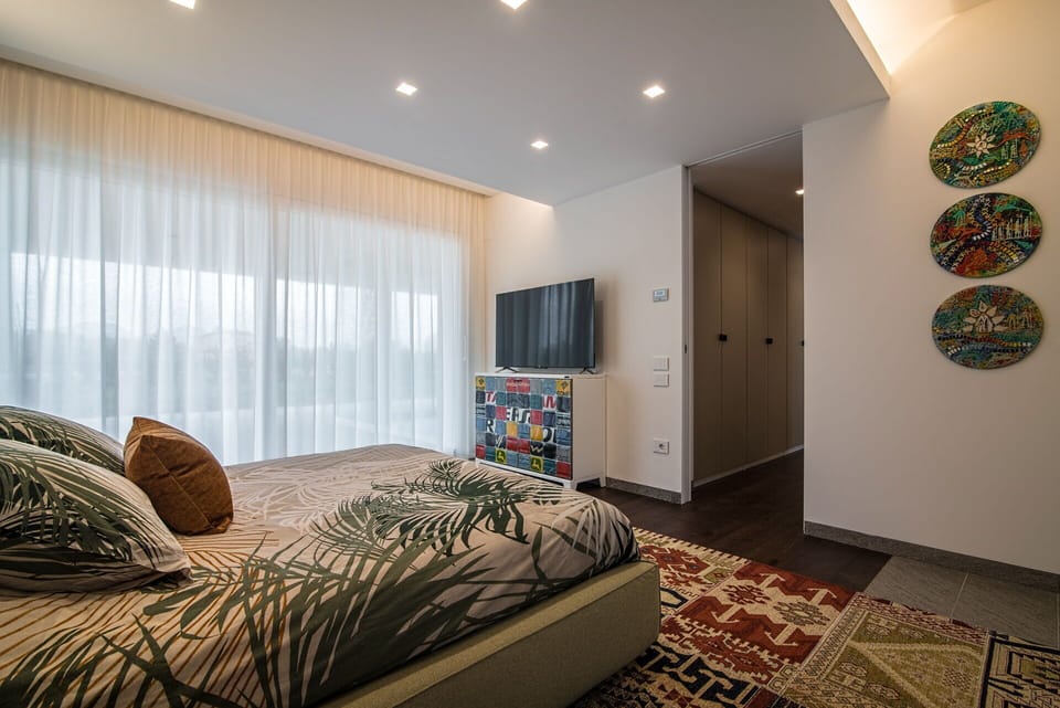 Autumn, Bedroom, Spring, Summer