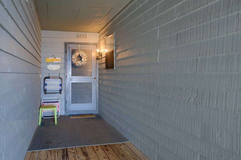 Private Entrance