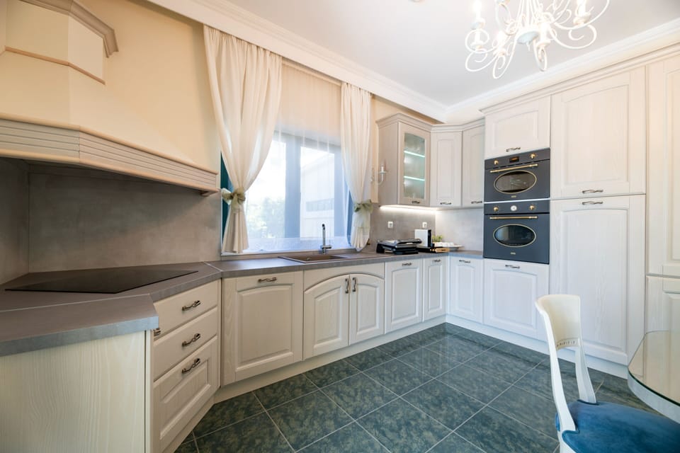 Superior Villa | Private kitchen | Fridge, microwave, oven, stovetop