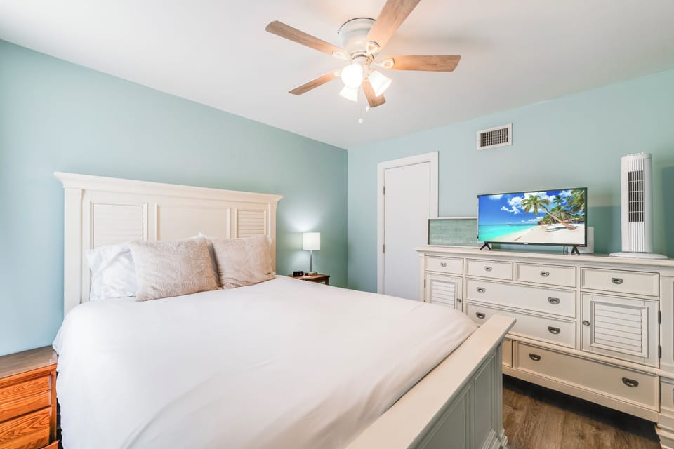 Unwind in our tranquil bedroom with a queen-sized bed dressed in soft linens and supportive pillows. This peaceful sanctuary ensures restful nights and a refreshing start to your day.