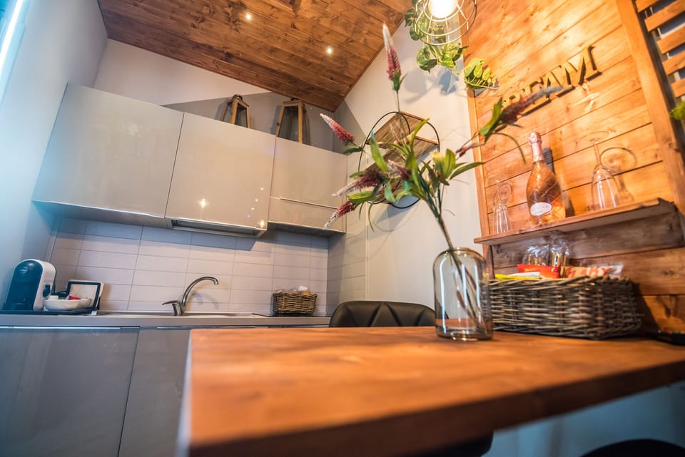 Design Suite | Private kitchen | Microwave, espresso maker, coffee/tea maker, electric kettle