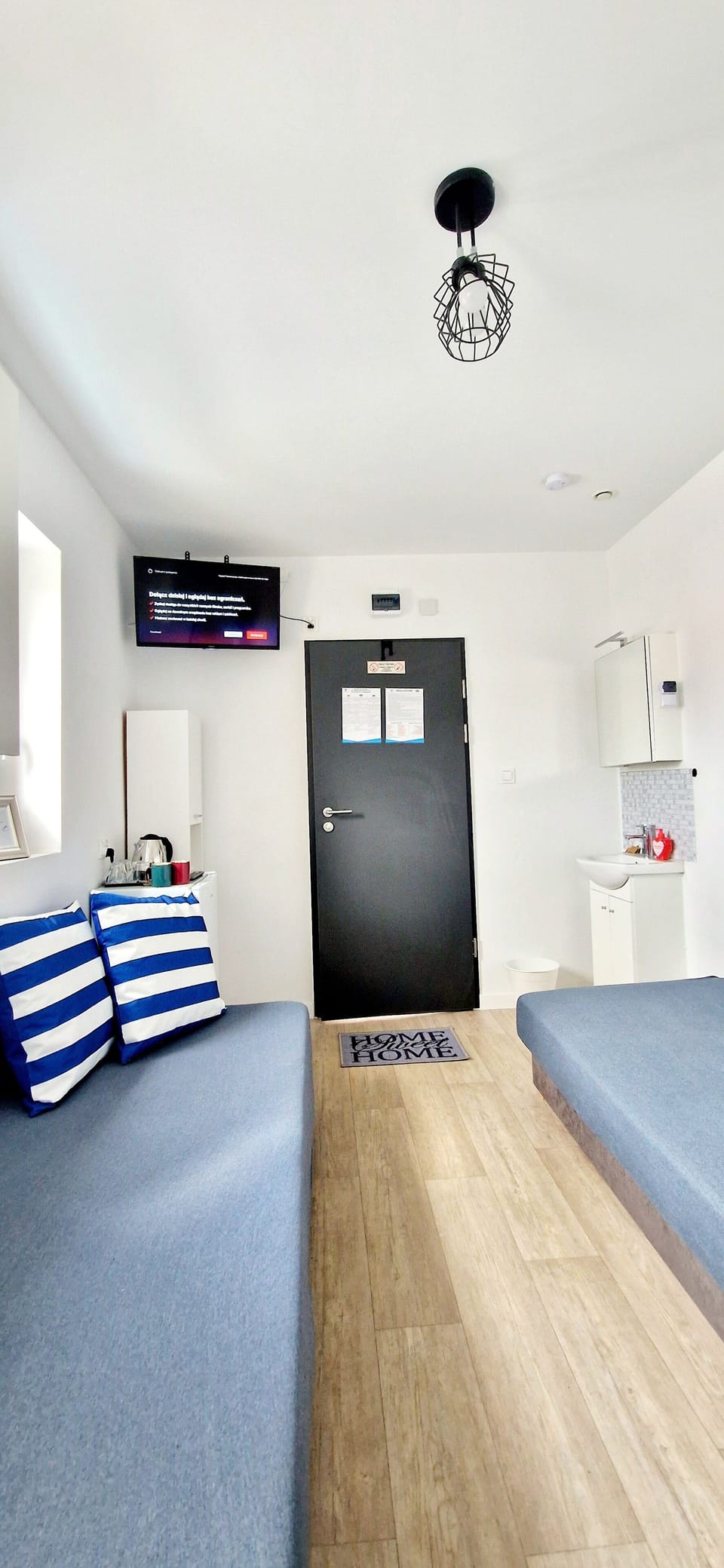 Hypo-allergenic bedding, iron/ironing board, free WiFi