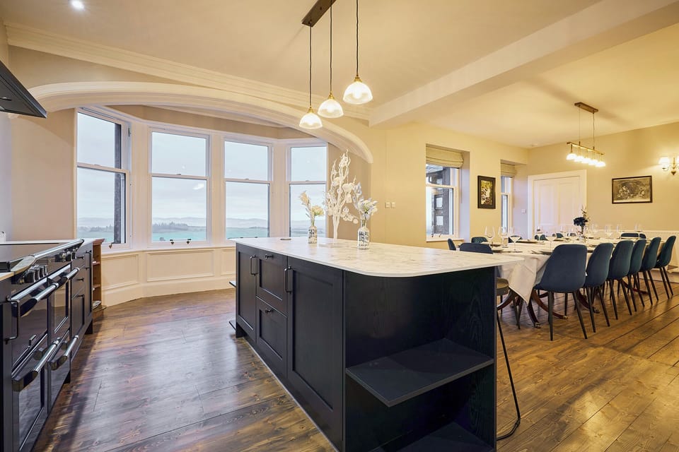 Stunning kitchen-dining room - a perfect social space for cooking and dining.