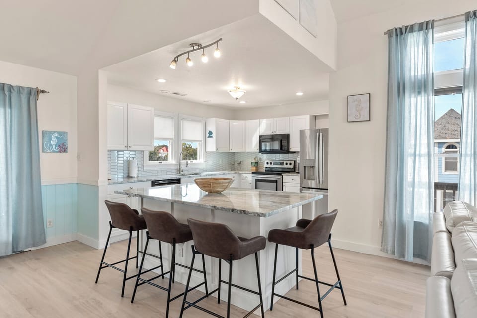 WH616: Blue Bomber | Top Level Kitchen