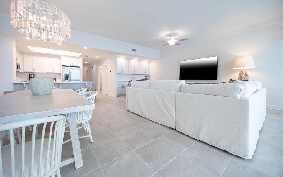 Condo, 2 Bedrooms | Living area