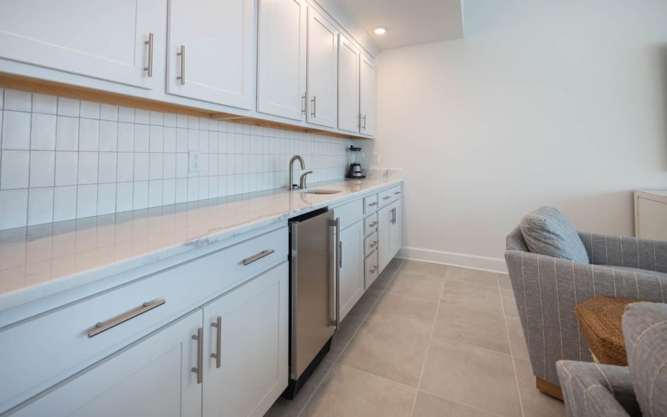 Condo, 2 Bedrooms | Private kitchen | Fridge, oven, coffee/tea maker