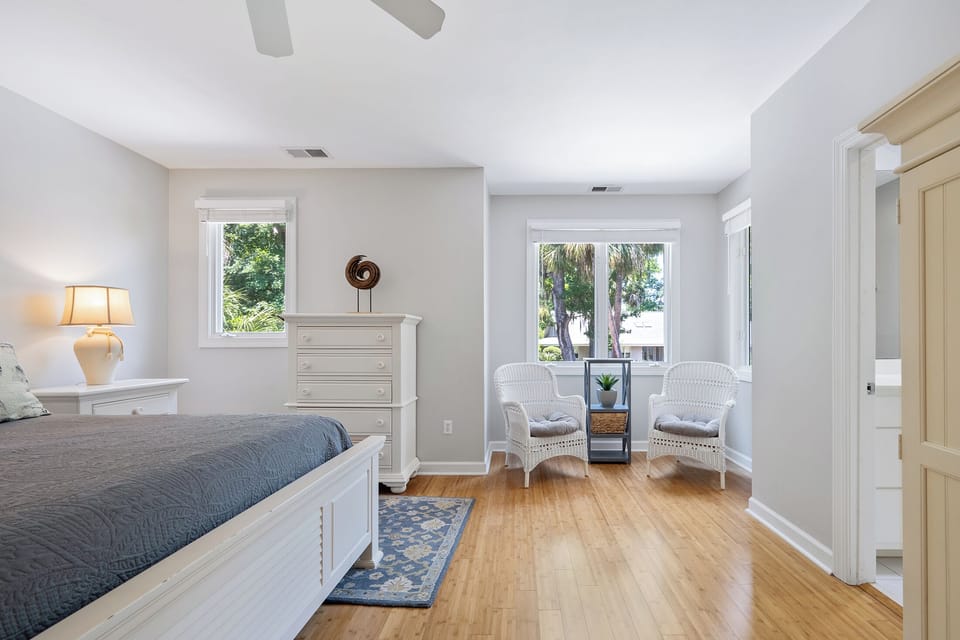 3 Cartgate | Bedroom 2 King bed w/ ensuite bathroom - 3 Cartgate | Bedroom 2 King bed w/ ensuite bathroom