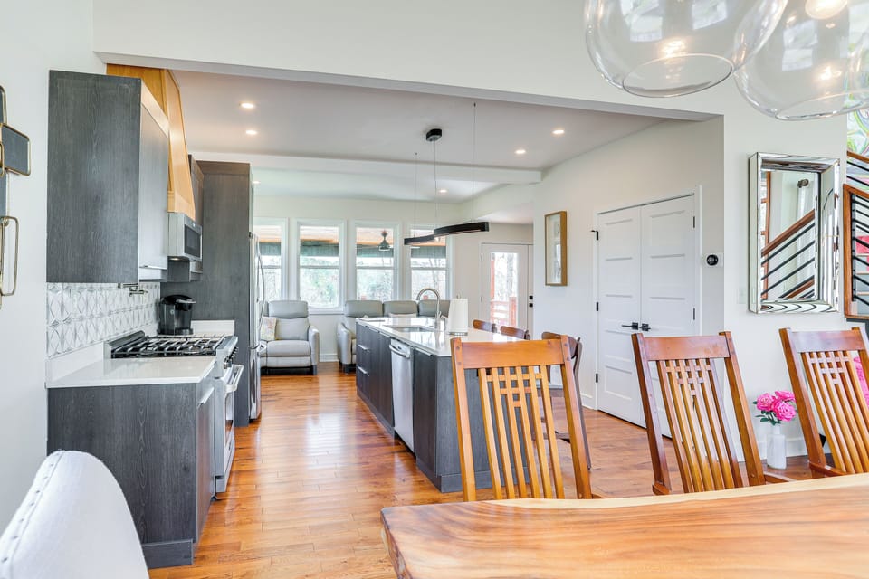 House (4 Bedrooms) | Interior