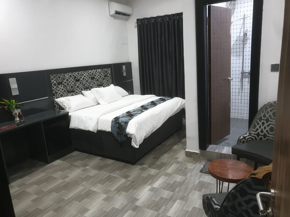 Classic Single Room | Individually decorated, individually furnished, desk, laptop workspace