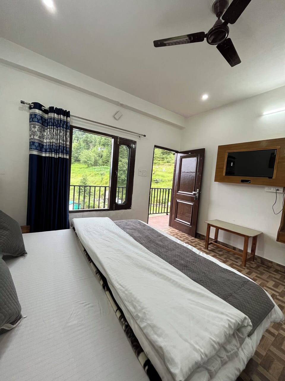 Deluxe Room, Hill View | Soundproofing, WiFi (free)
