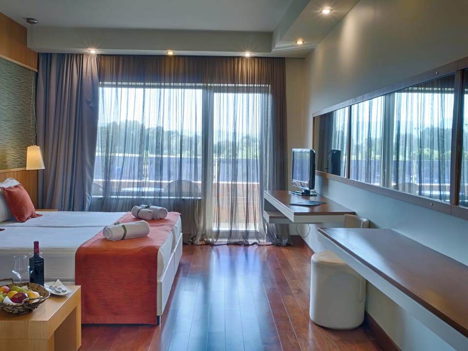 1 bedroom, in-room safe, desk, laptop workspace
