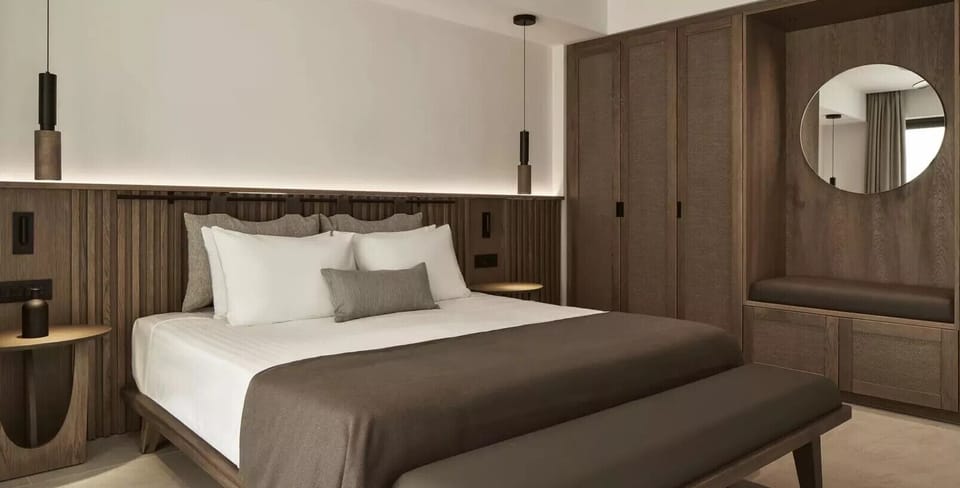 Exclusive Suite | 1 bedroom, in-room safe, desk, laptop workspace
