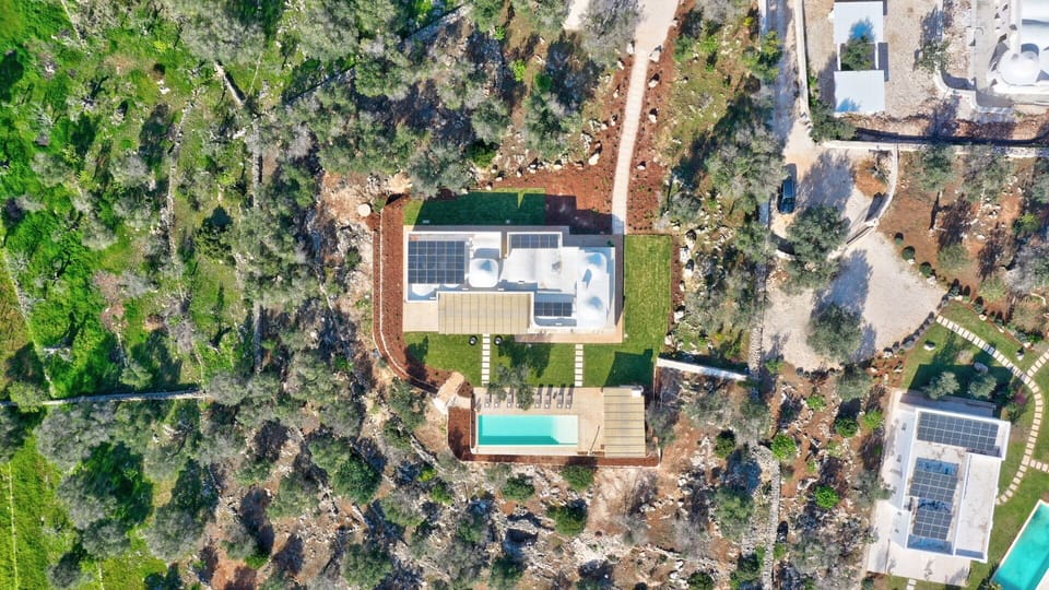 Activities, Amenities, Balcony / Terrace / Patio, Building Exterior, Garden, Kitchen, Main Entrance, Pool, Spring, Summer