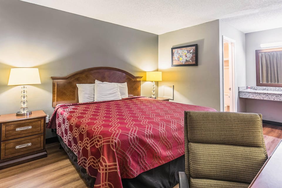 Desk, laptop workspace, free WiFi, bed sheets