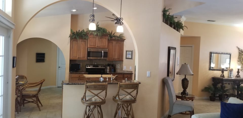 Bar with arch