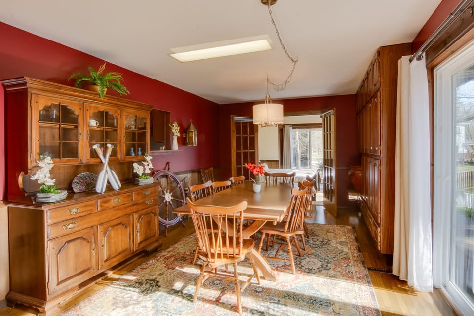Dining Area | Dishware & Flatware