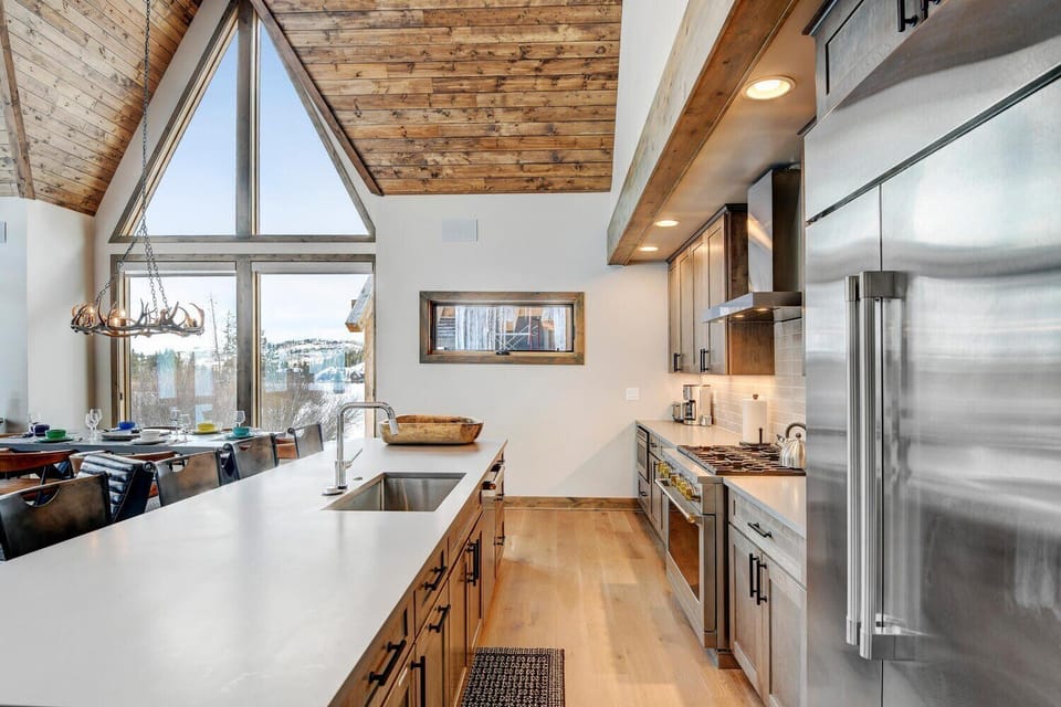 Fully Equipped Chef's Kitchen