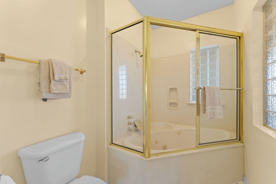 Master Bath with Jetted Tub