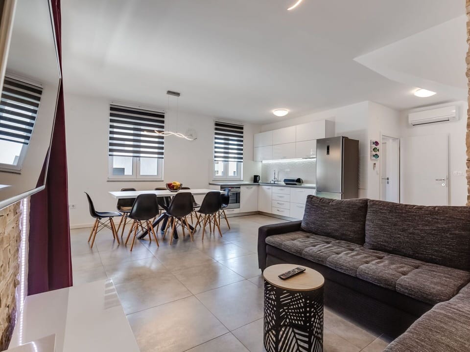 Table, Furniture, Couch, Chair, Window, Building, Wood, Flooring, Interior Design, Floor