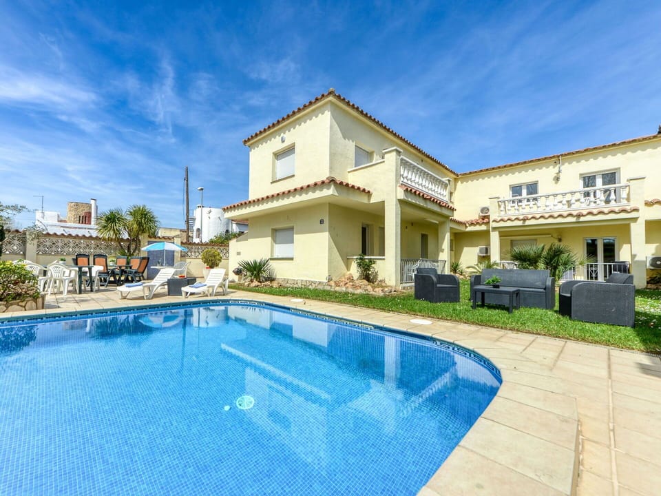 Recreation, Leisure, Estate, Vacation, Coast, Villa, Resort Town, Swimming Pool, Resort