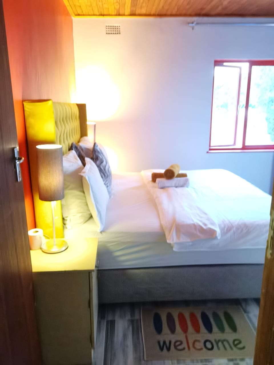 Minibar, free WiFi, bed sheets
