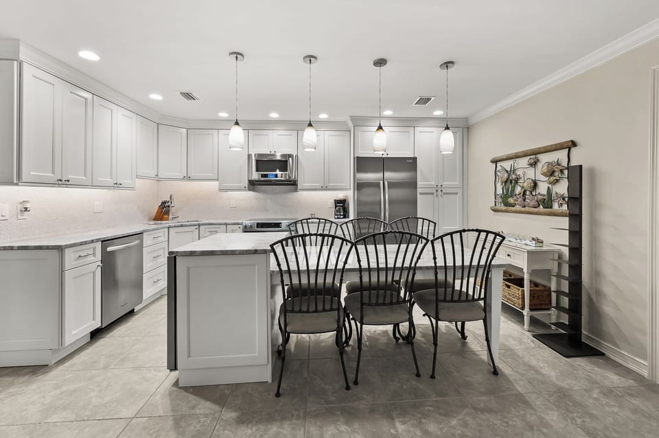 Dining & Kitchen