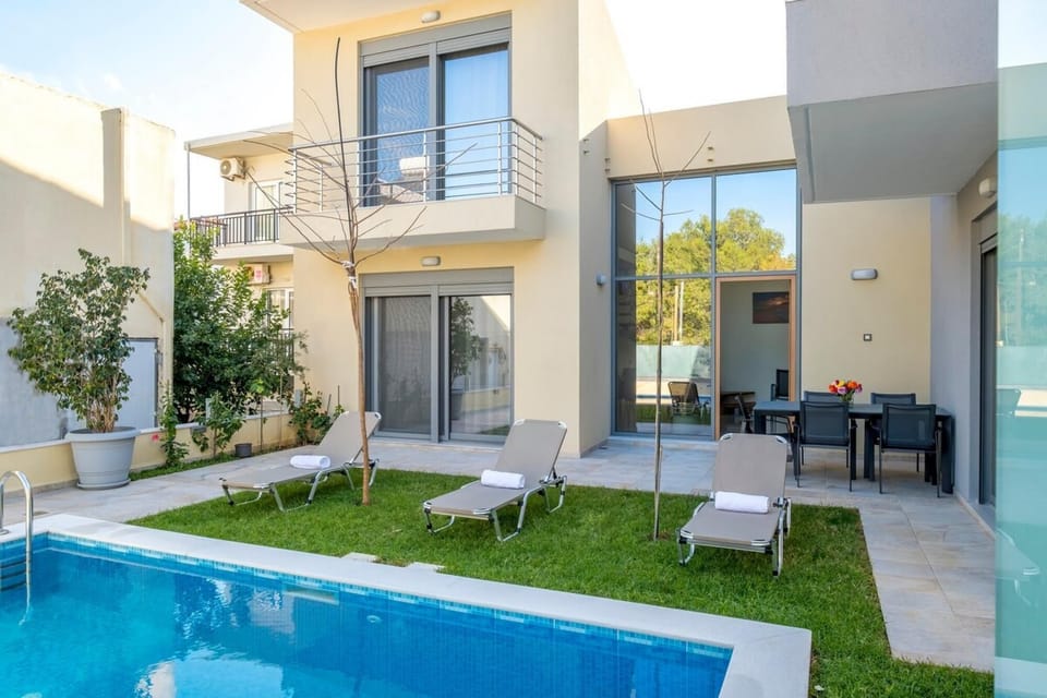 House | 4 bedrooms, desk