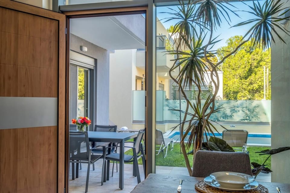 House | 4 bedrooms, desk