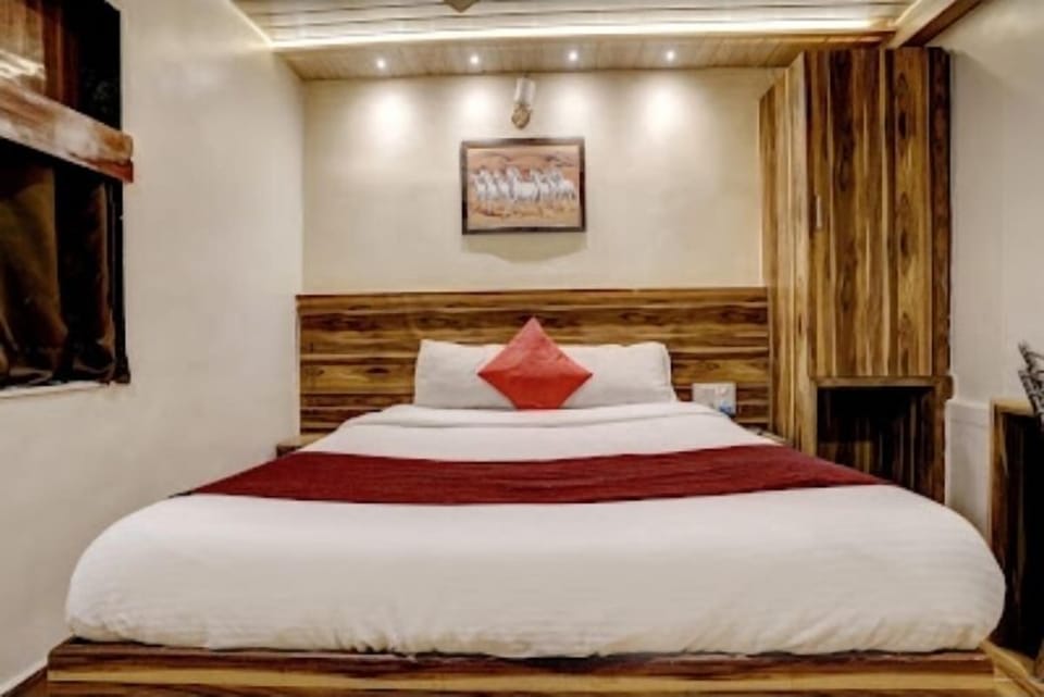 Deluxe Room | In-room dining