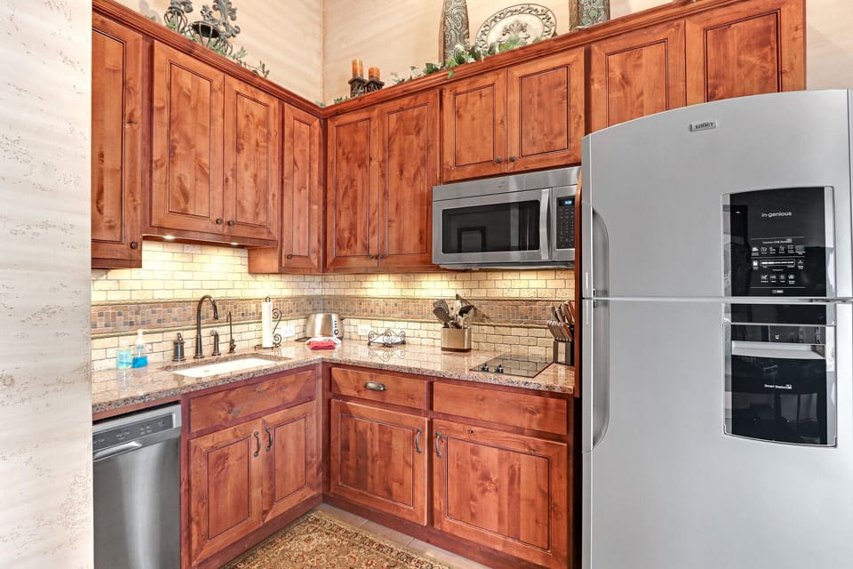 There is a full size kitchen with all stainless steel appliances