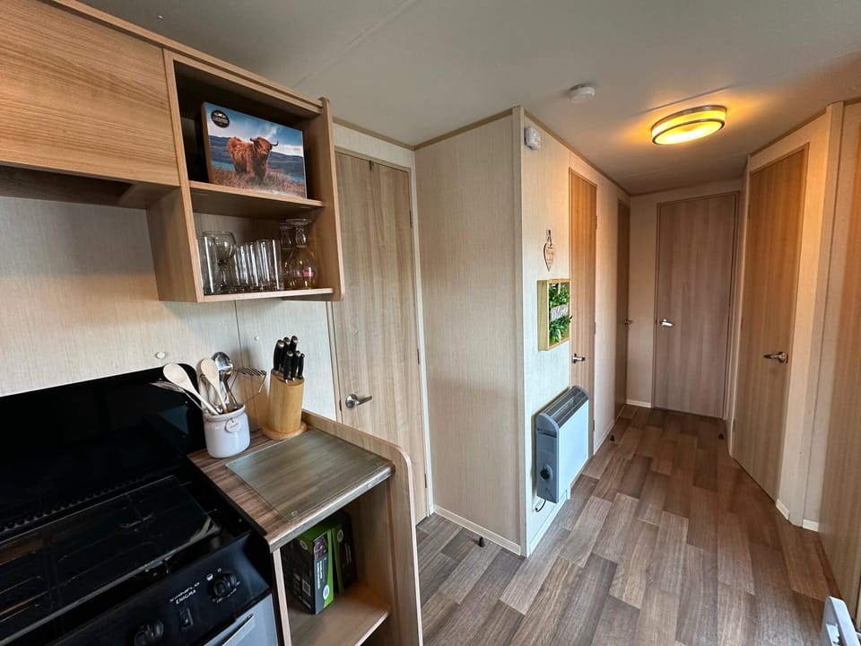 Cabin | Private kitchen | Fridge, microwave, oven, stovetop
