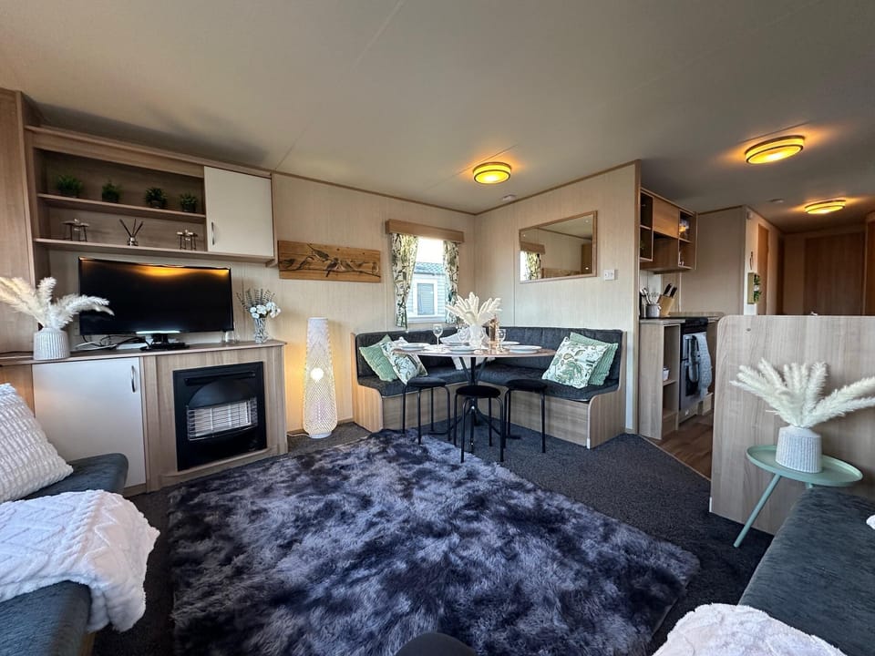 Cabin | Living area | TV