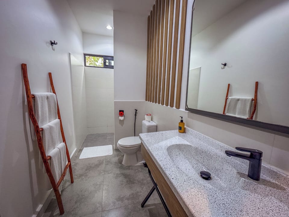 Standalone Bungalow with King Bed and Terrace | Bathroom | Shower, rainfall showerhead, free toiletries, hair dryer