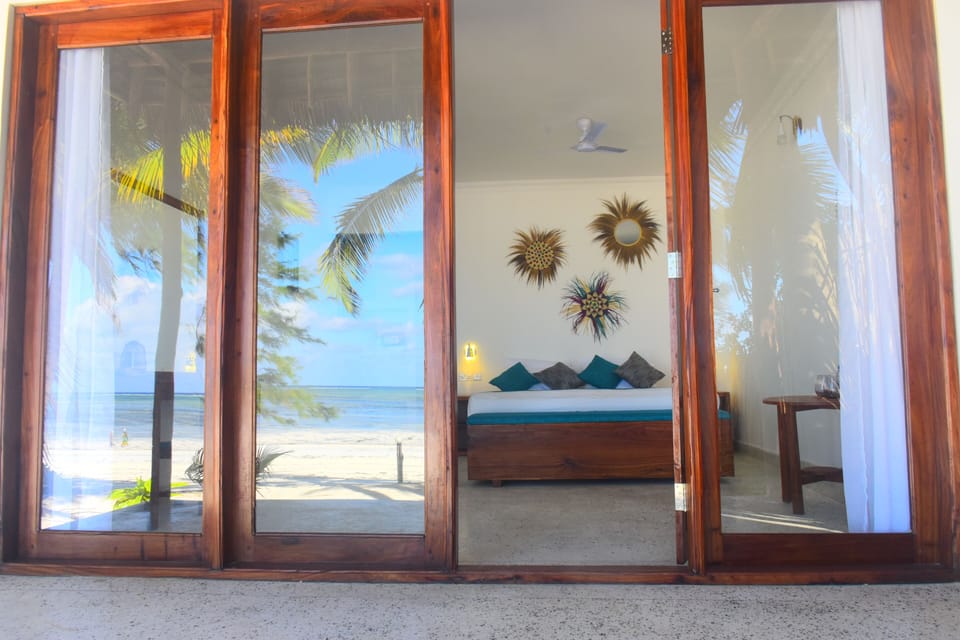 Elite Bungalow, 1 King Bed, Non Smoking, Ocean View | In-room safe, free WiFi