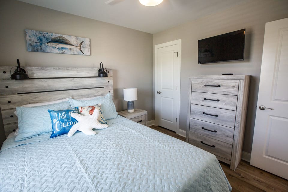 3rd floor queen bedroom