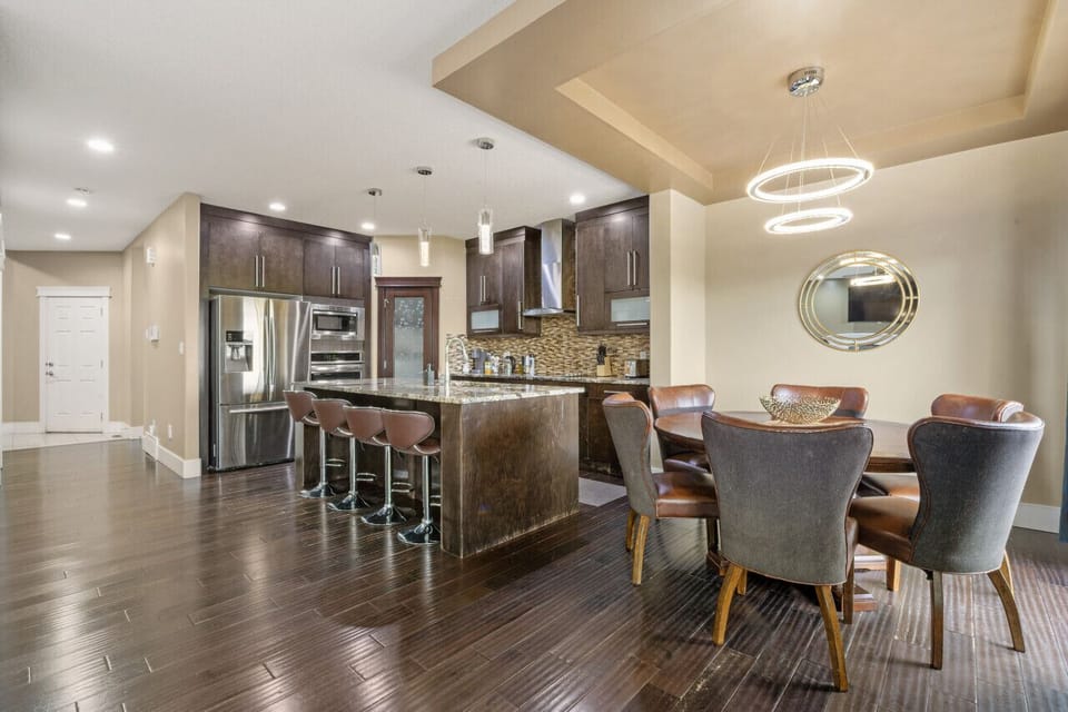 Comfortable dining area comfortably seating 10 people