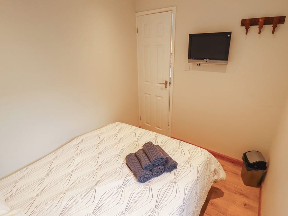 Cottage | 2 bedrooms, individually decorated, individually furnished